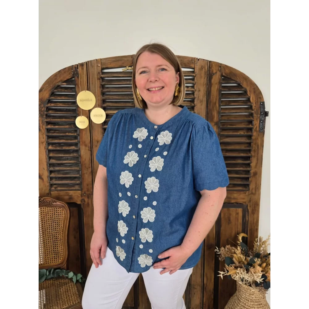 Blouse Laura chambray fleurs brodées