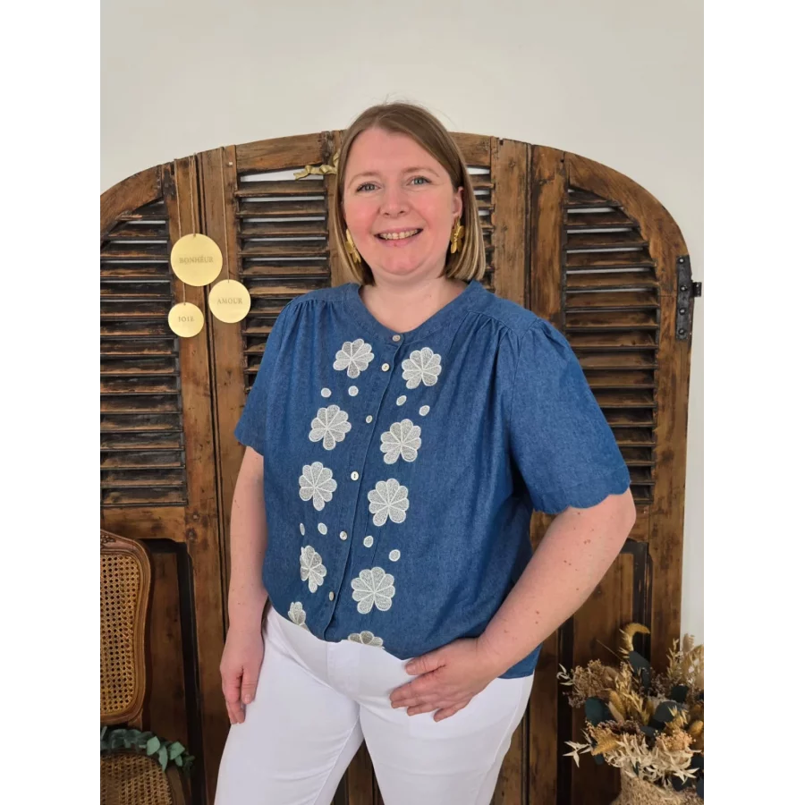 Blouse Laura chambray fleurs brodées