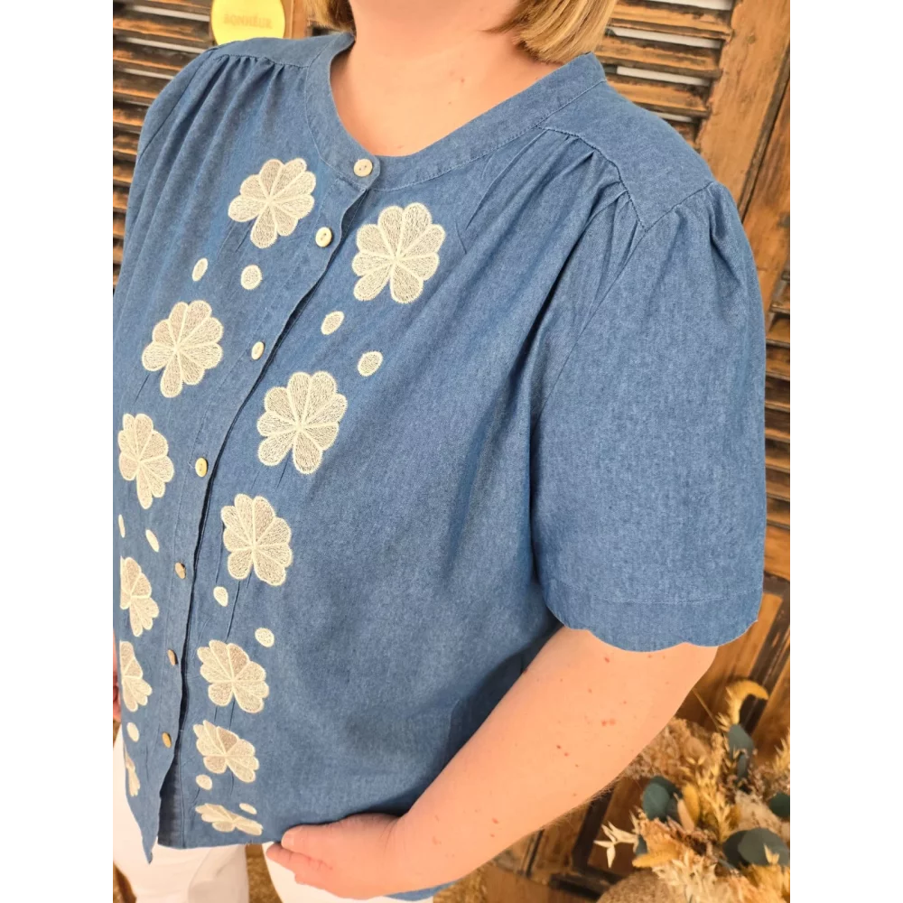 Blouse Laura chambray fleurs brodées