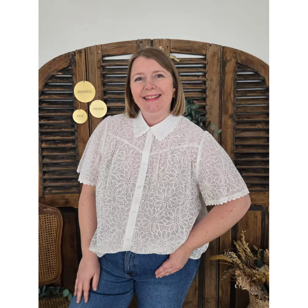 Chemise Lucie blanche fleurs brodées