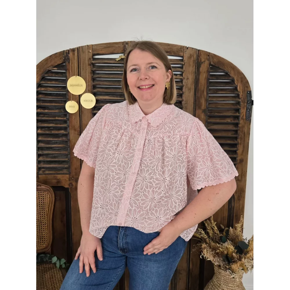 Chemise Lucie rose fleurs brodées