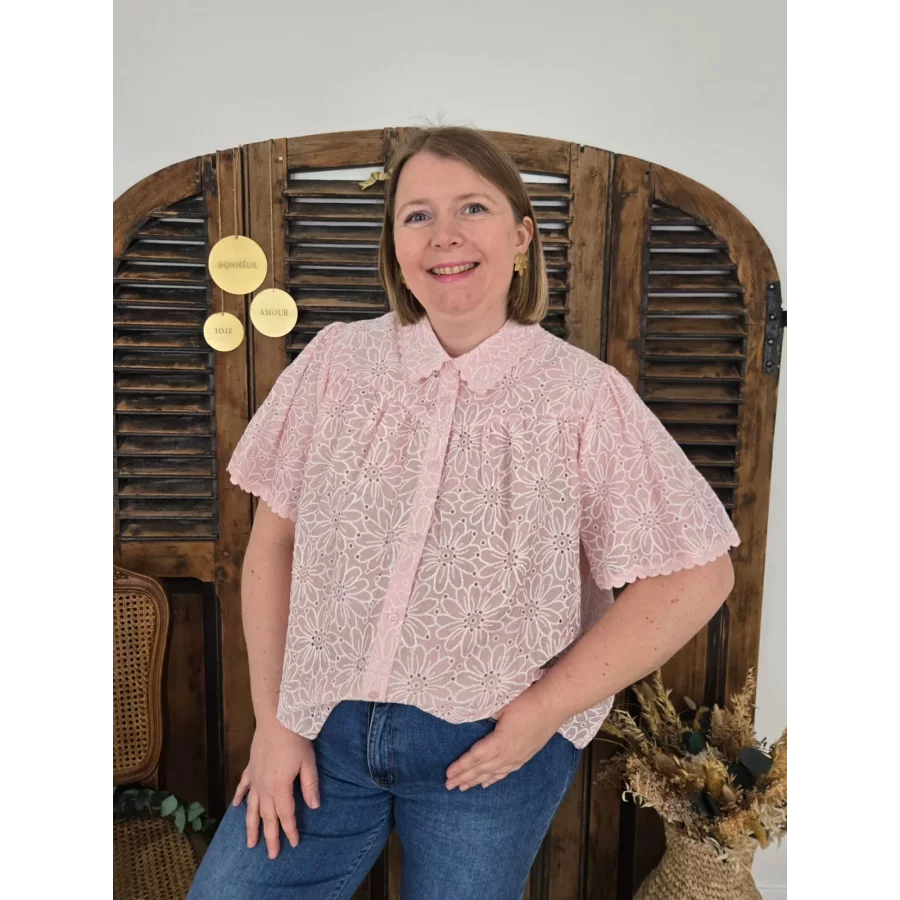 Chemise Lucie rose fleurs brodées