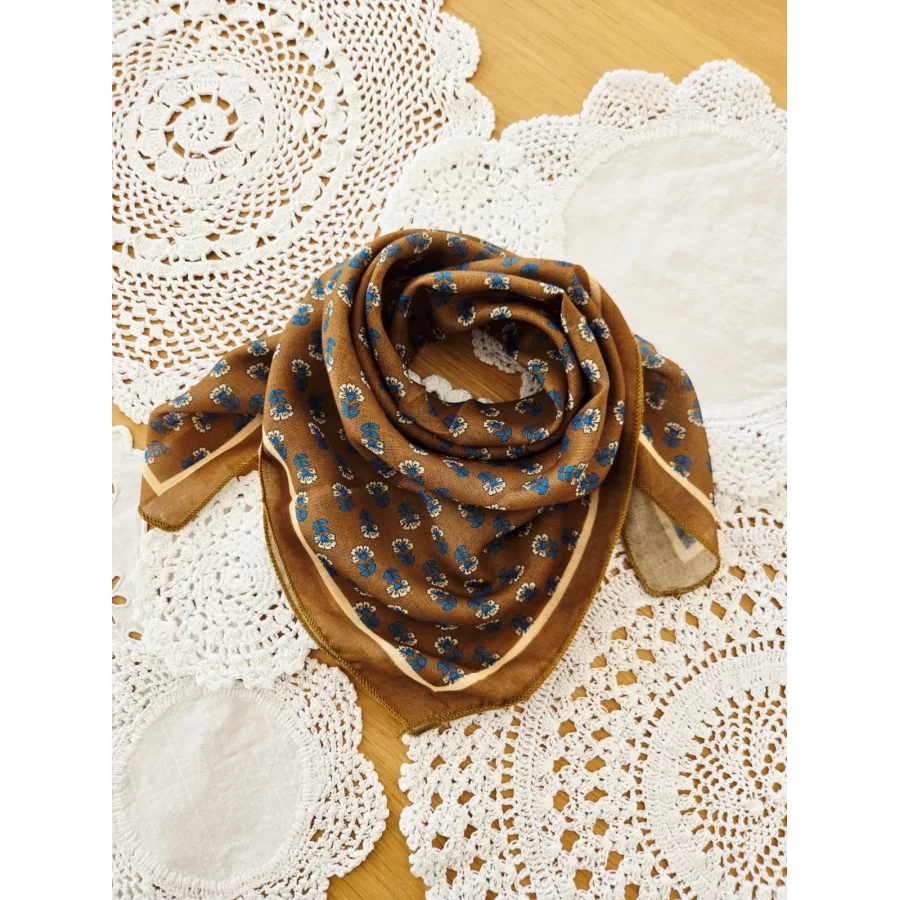 Foulard carré coton viscose fleurs bleu