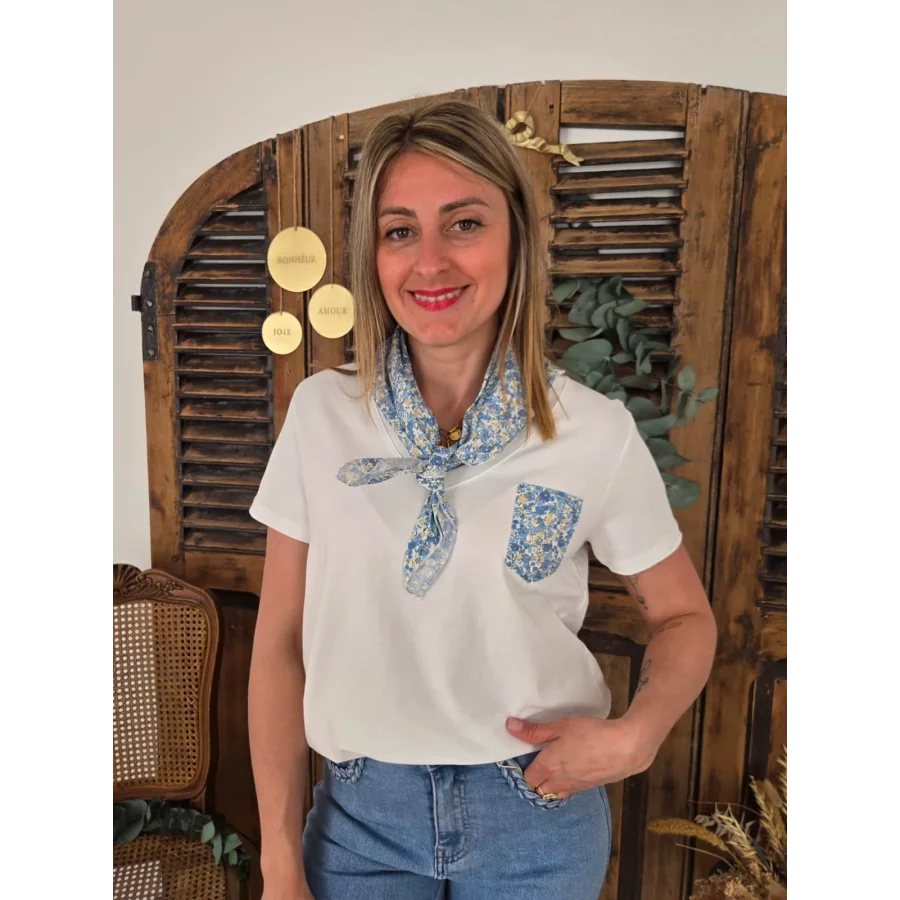 T-shirt blanc Igor foulard et poche fleurs bleu