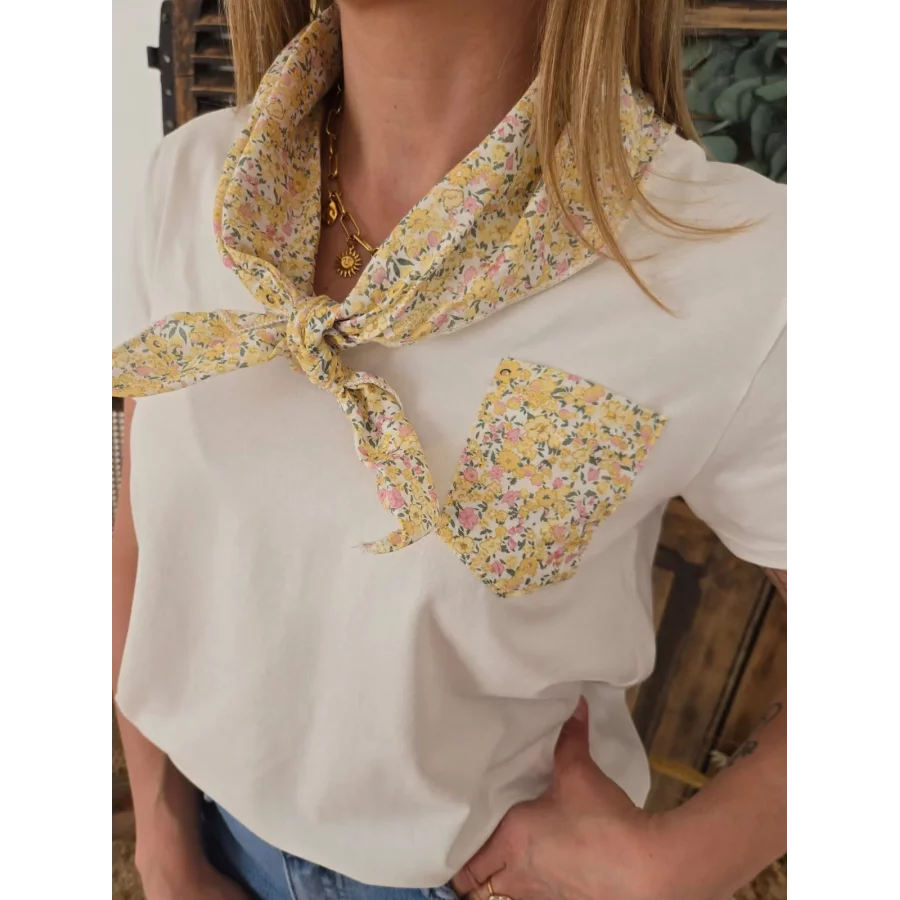 T-shirt blanc Igor foulard et poche fleurs jaune