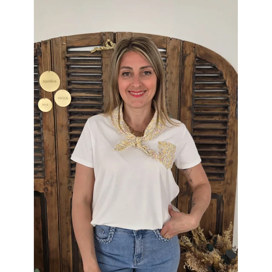 T-shirt blanc Igor foulard et poche fleurs jaune