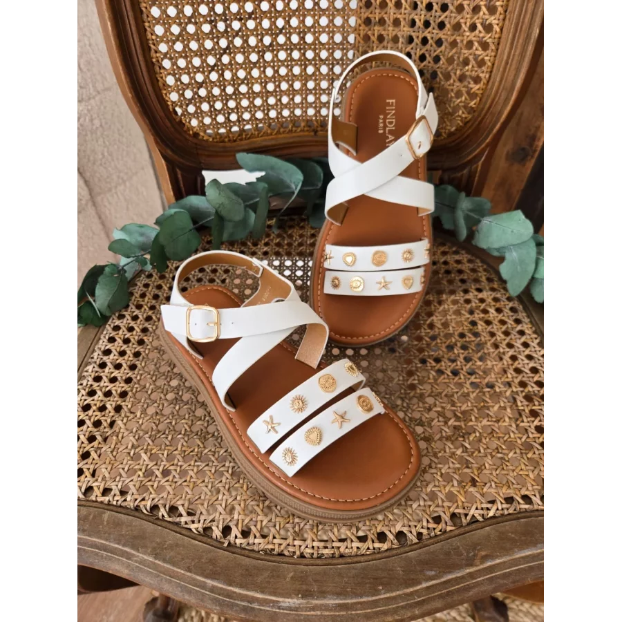 Sandales spartiates blanches et bijoux dorés