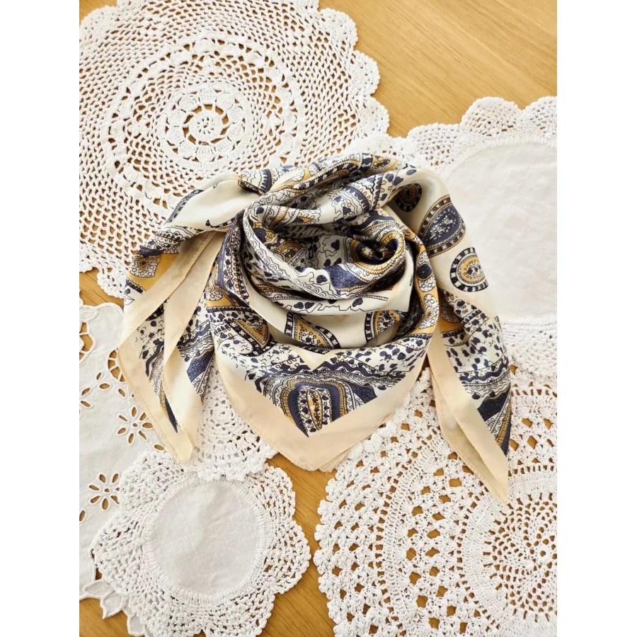 Foulard carré soyeux beige et jaune cashmere
