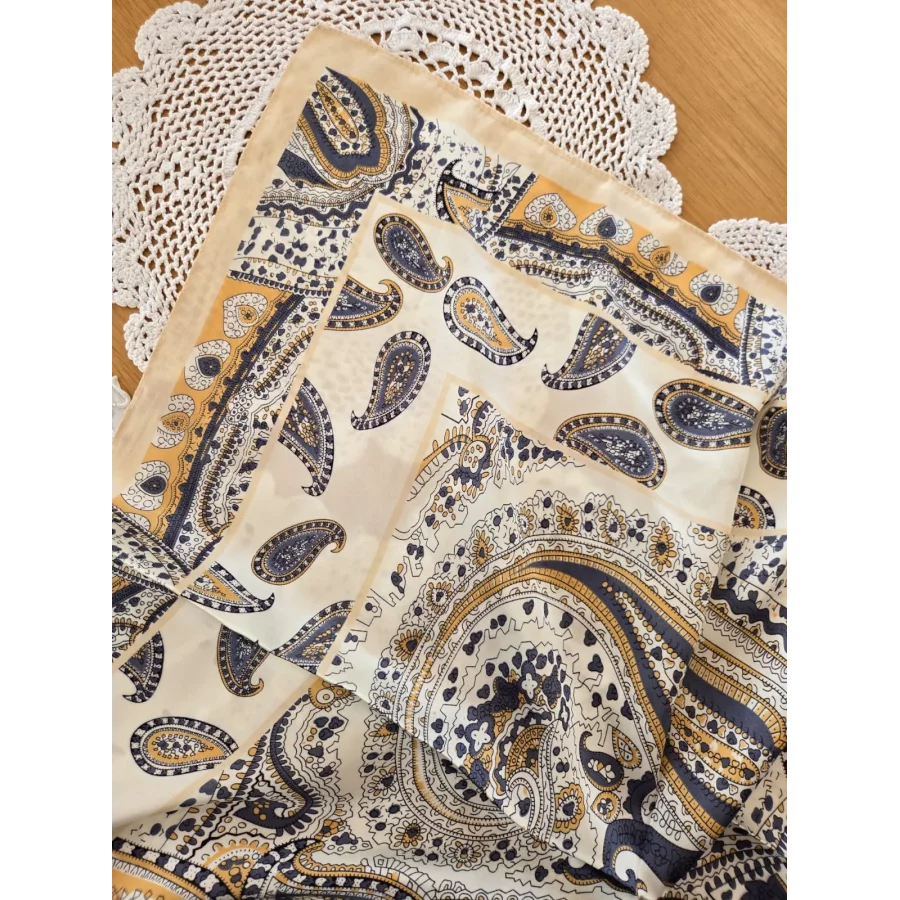 Foulard carré soyeux beige et jaune cashmere