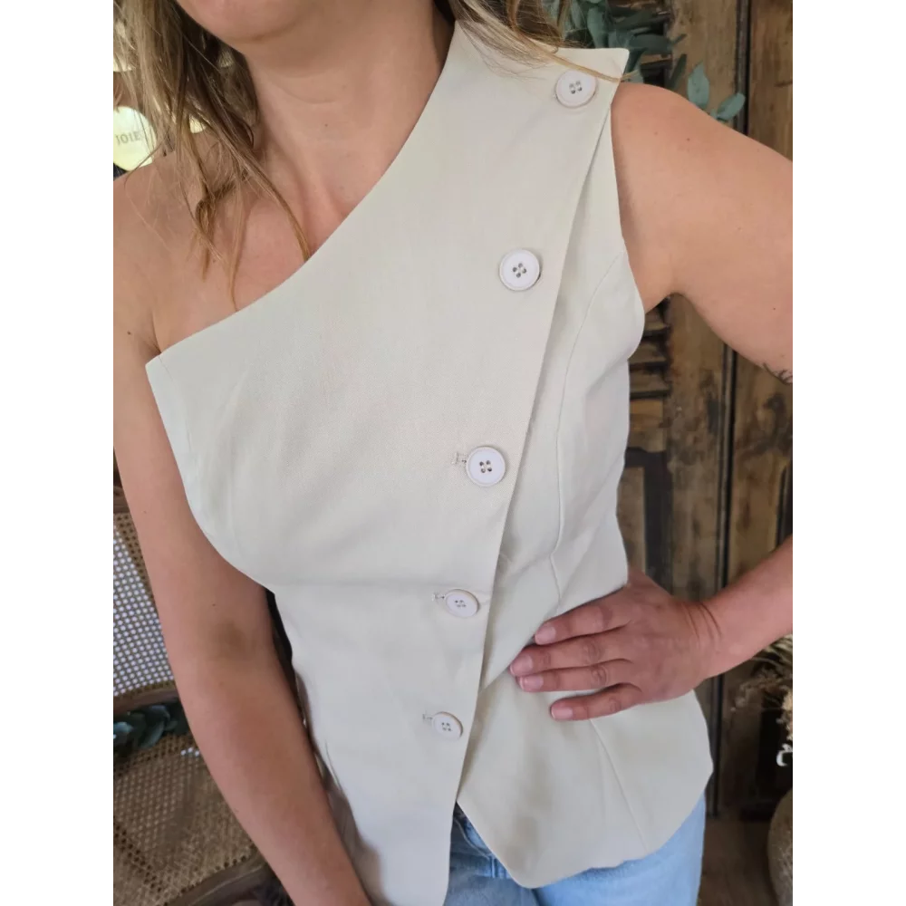 Gilet garcon de café beige asymétrique