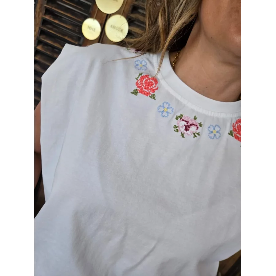 T-shirt Bastien blanc fleurs brodées au col