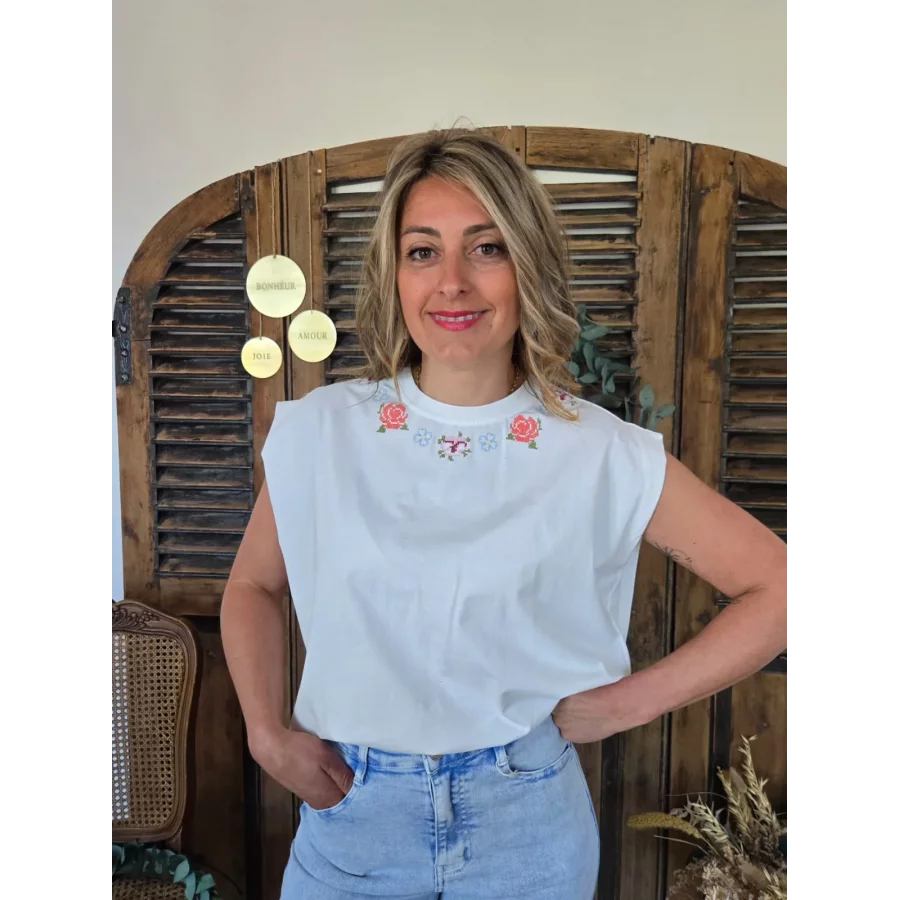 T-shirt Bastien blanc fleurs brodées au col