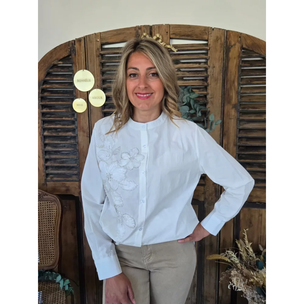 Chemise Maya blanche fleurs perles et tulle