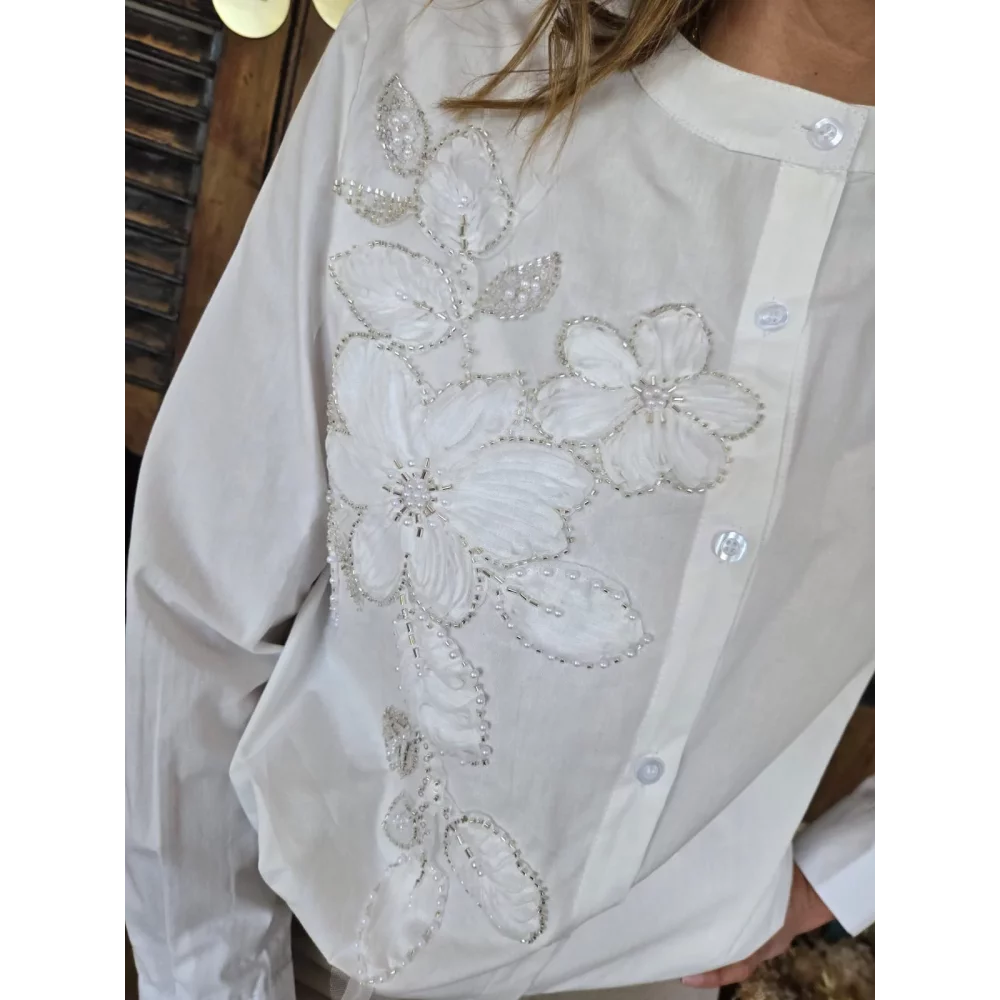Chemise Maya blanche fleurs perles et tulle