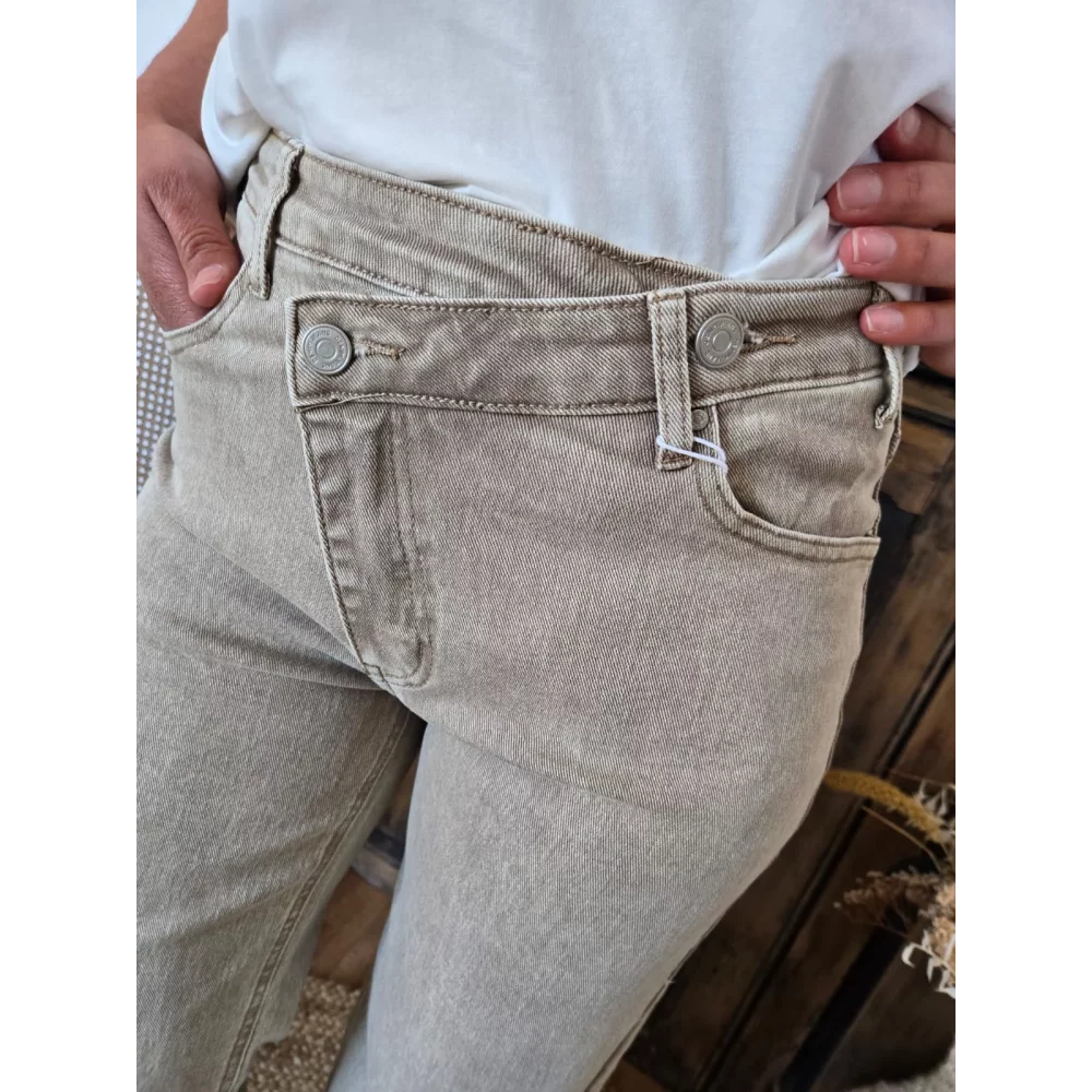 Jean Gildas jean taupe boutons croisés