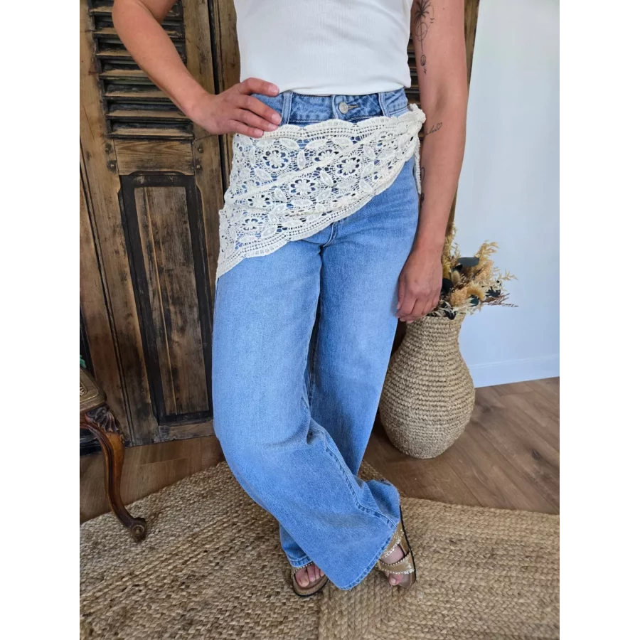 Jean Hugues wideleg et ceinture crochet beige
