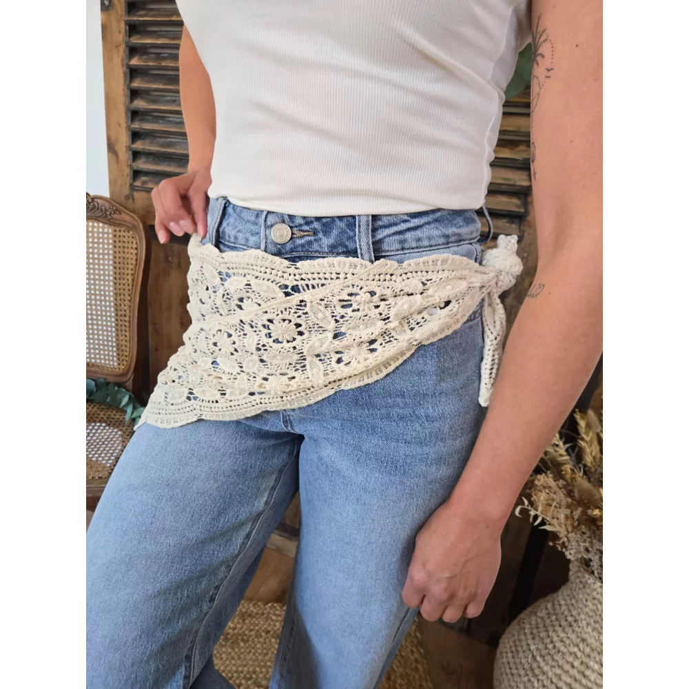 Jean Hugues wideleg et ceinture crochet beige