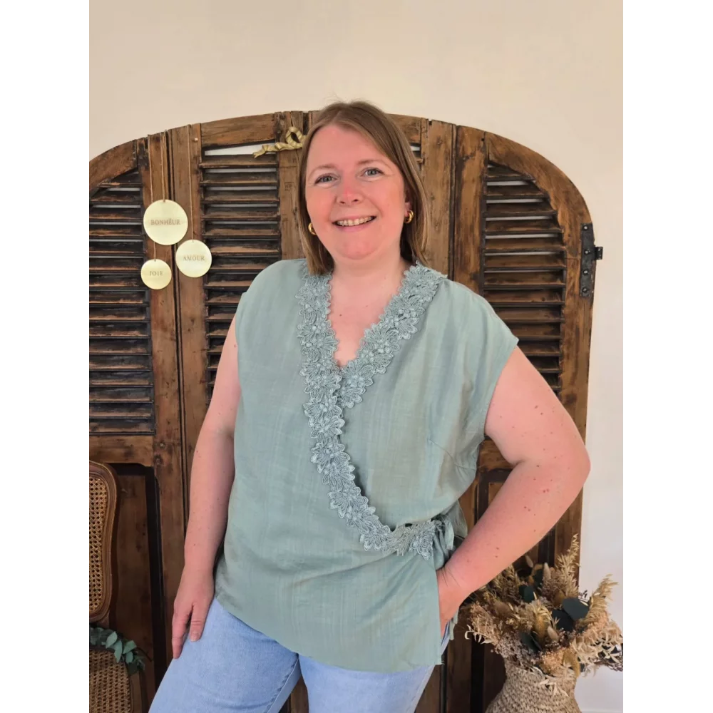 Blouse Iris vert d'eau biais dentelle