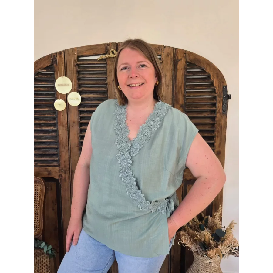 Blouse Iris vert d'eau biais dentelle