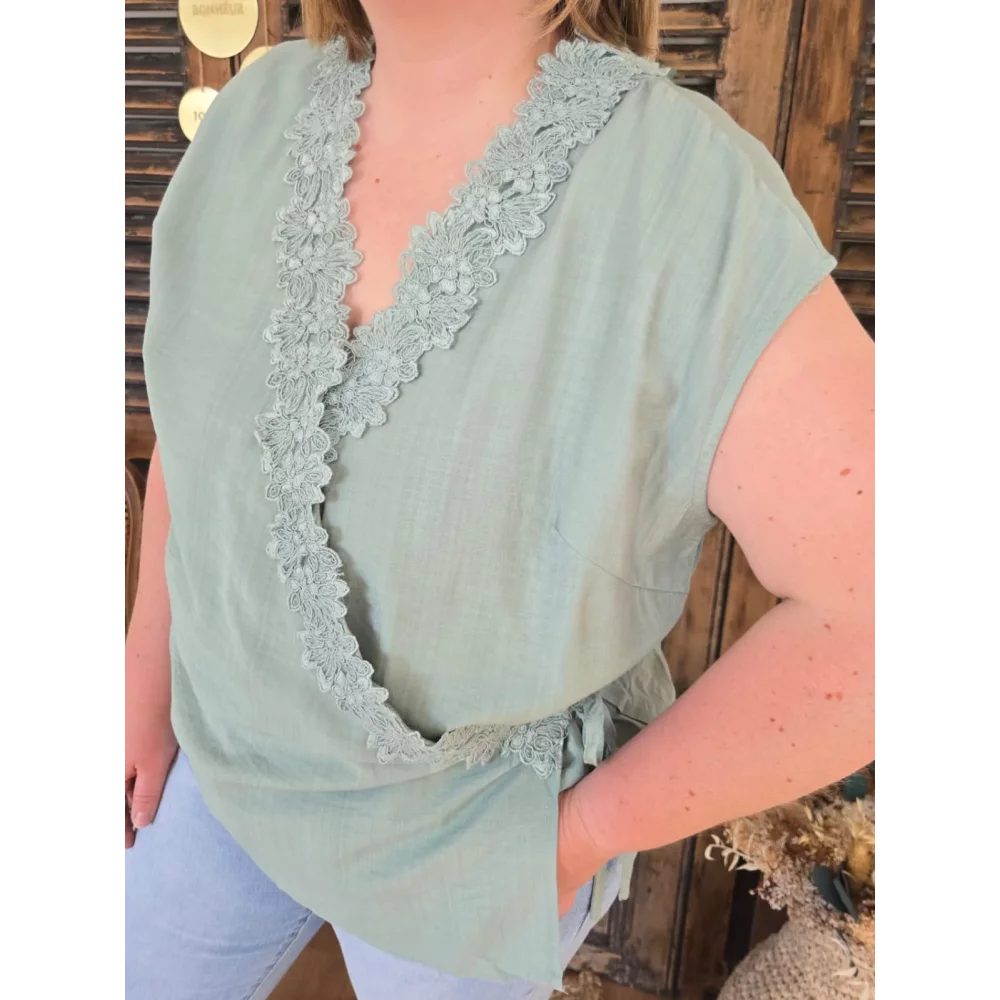Blouse Iris vert d'eau biais dentelle