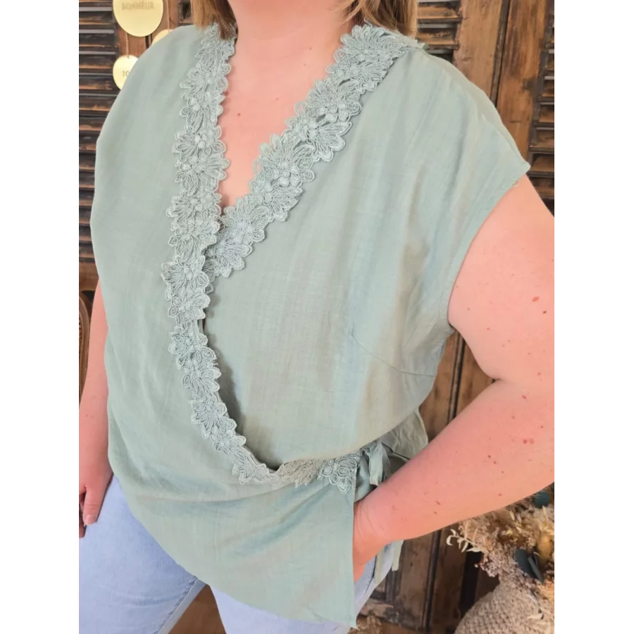 Blouse Iris vert d'eau biais dentelle